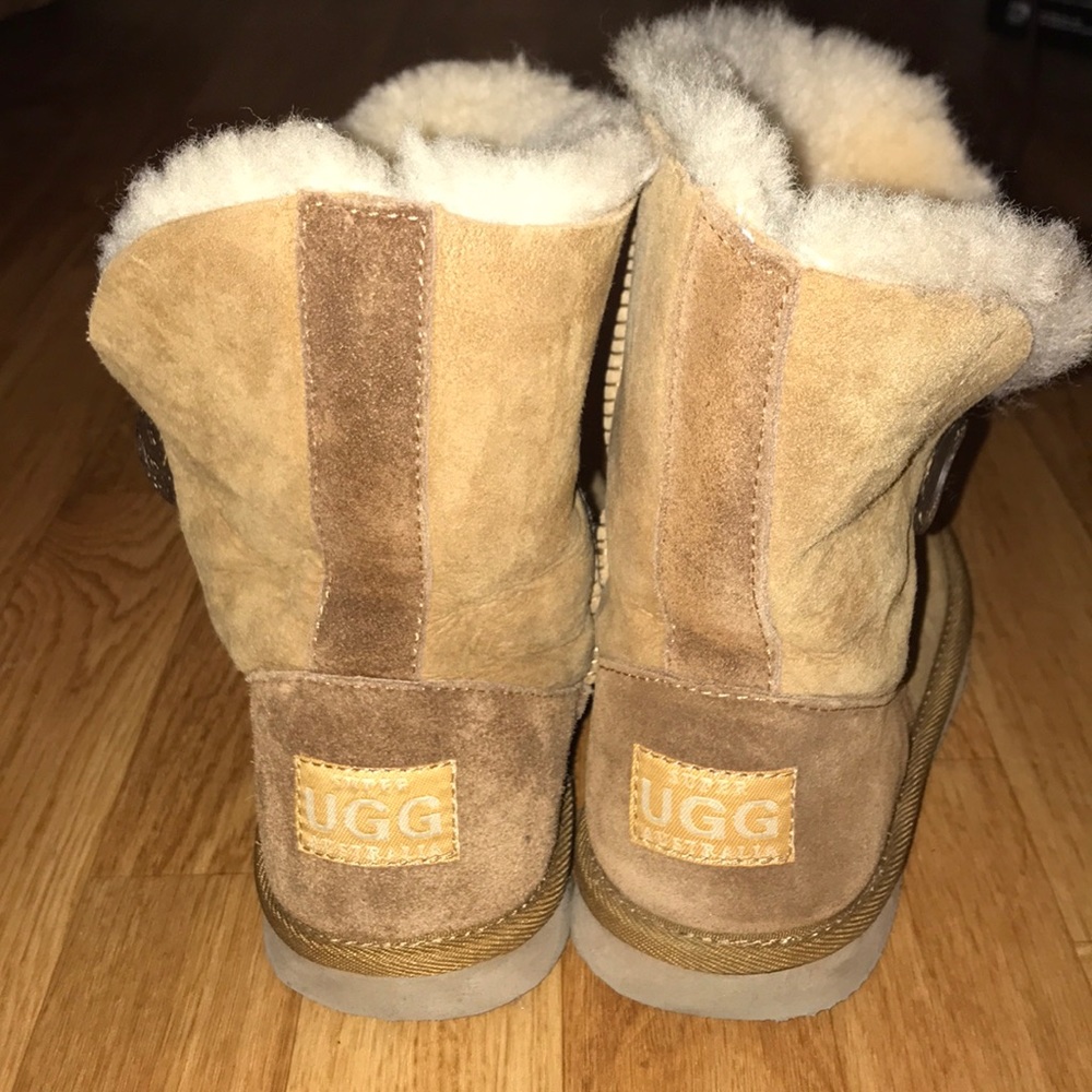UGG low boot